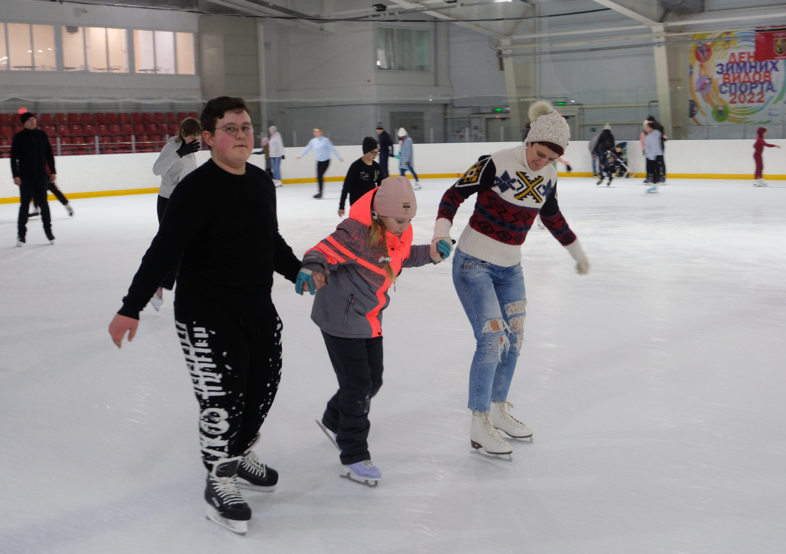 ВНИИ «Сигнал» организовал ивент на коньках для своих сотрудников